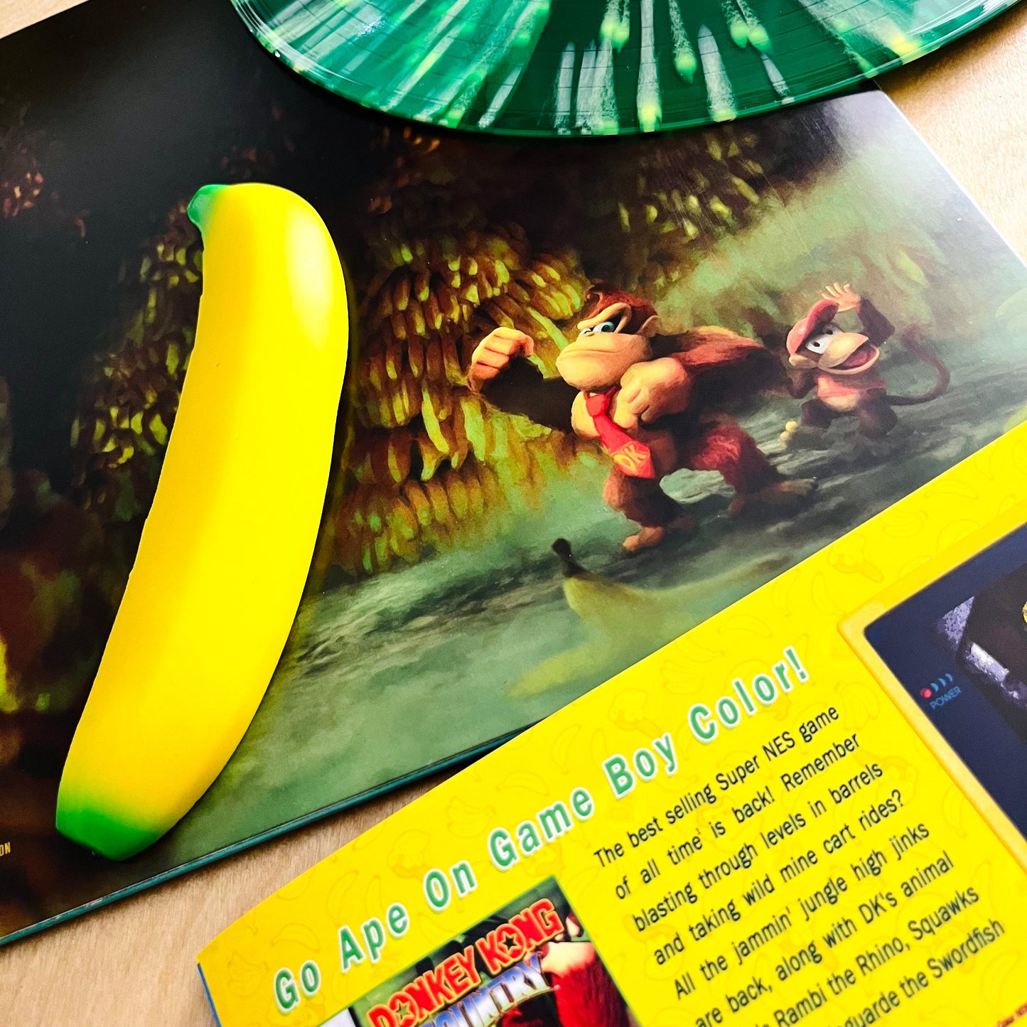 Donkey Kong Country Soundtrack Fanclub (Gameboy Color Green Split Banana)